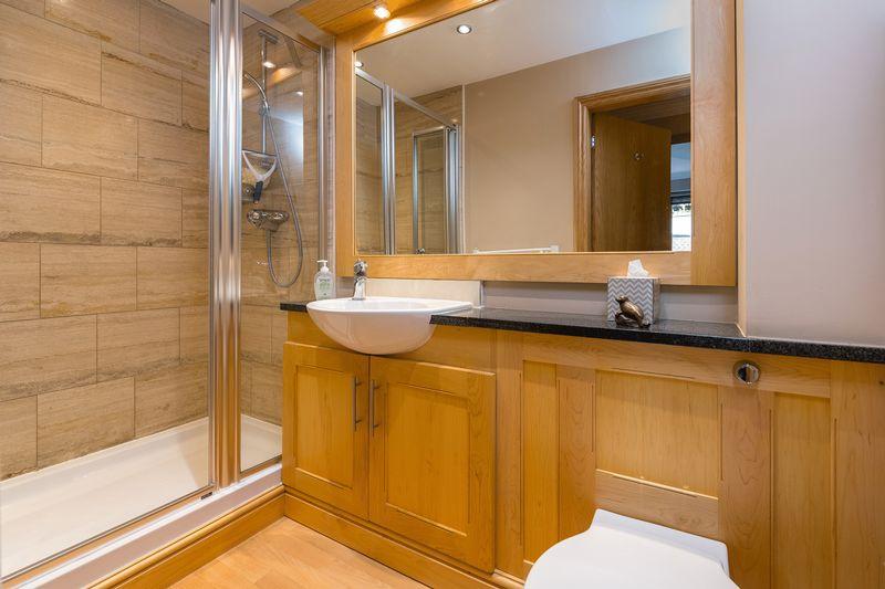 Shower/cloaks room