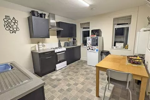 1 bedroom apartment to rent - View 2