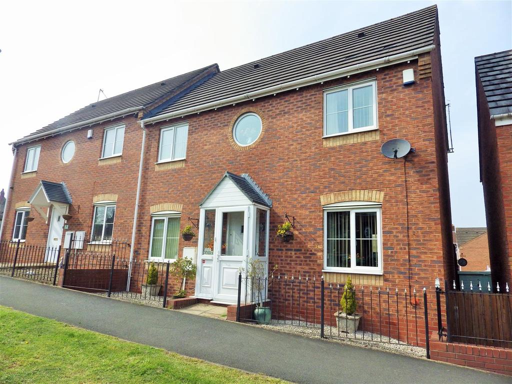 Furlong Lane, Halesowen 3 bed semidetached house £195,000