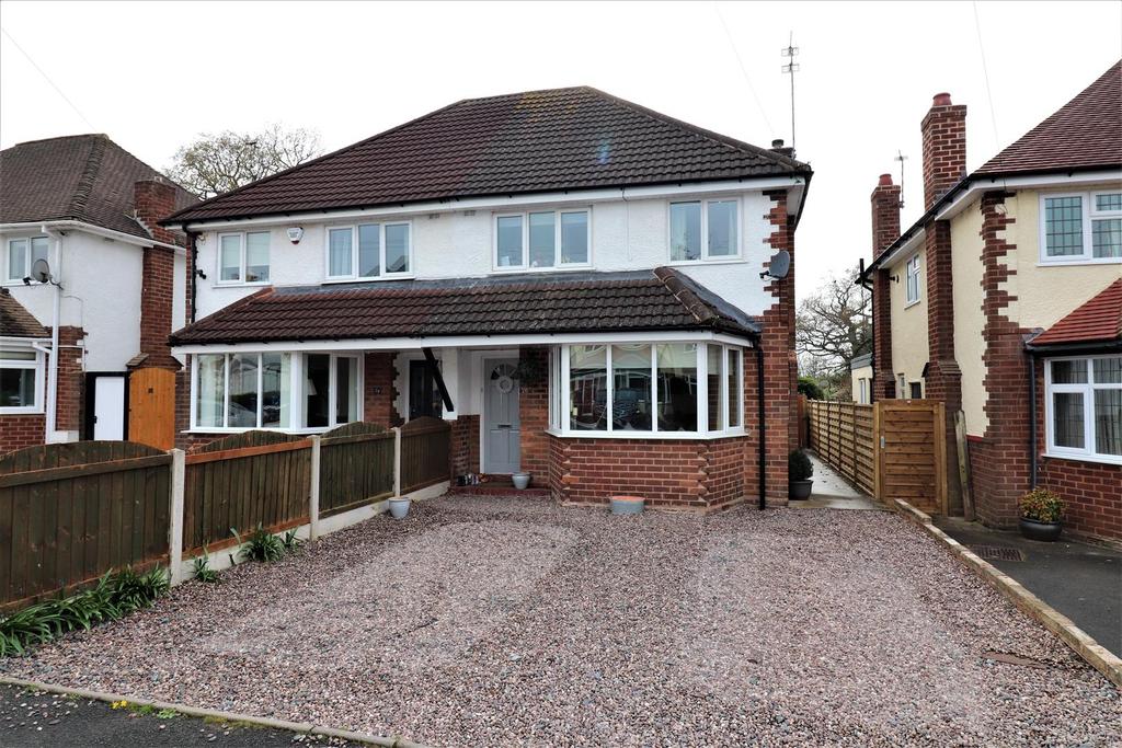 Birches Avenue, Codsall, Wolverhampton 3 bed semidetached house £220,000