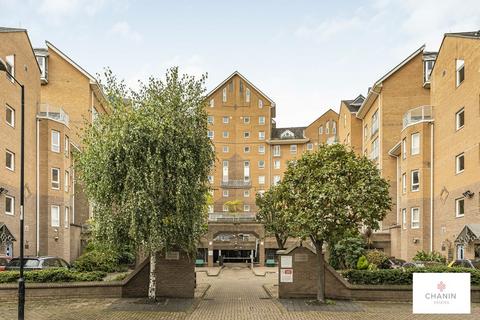 5 bedroom townhouse to rent, Cyclops Mews, London E14
