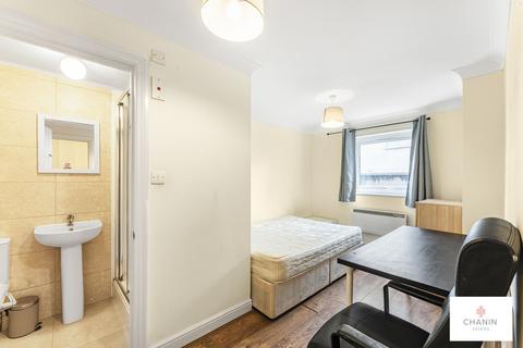 5 bedroom townhouse to rent, Cyclops Mews, London E14