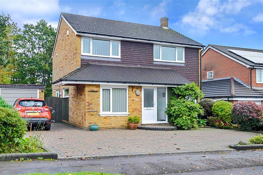 Hazleton Way, Waterlooville, Hampshire 4 bed detached house £385,000