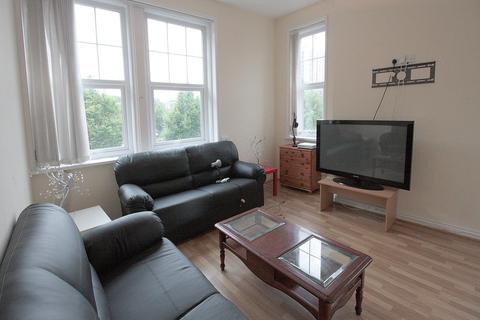 6 bedroom terraced house to rent - Wretham Place, Newcastle Upon Tyne