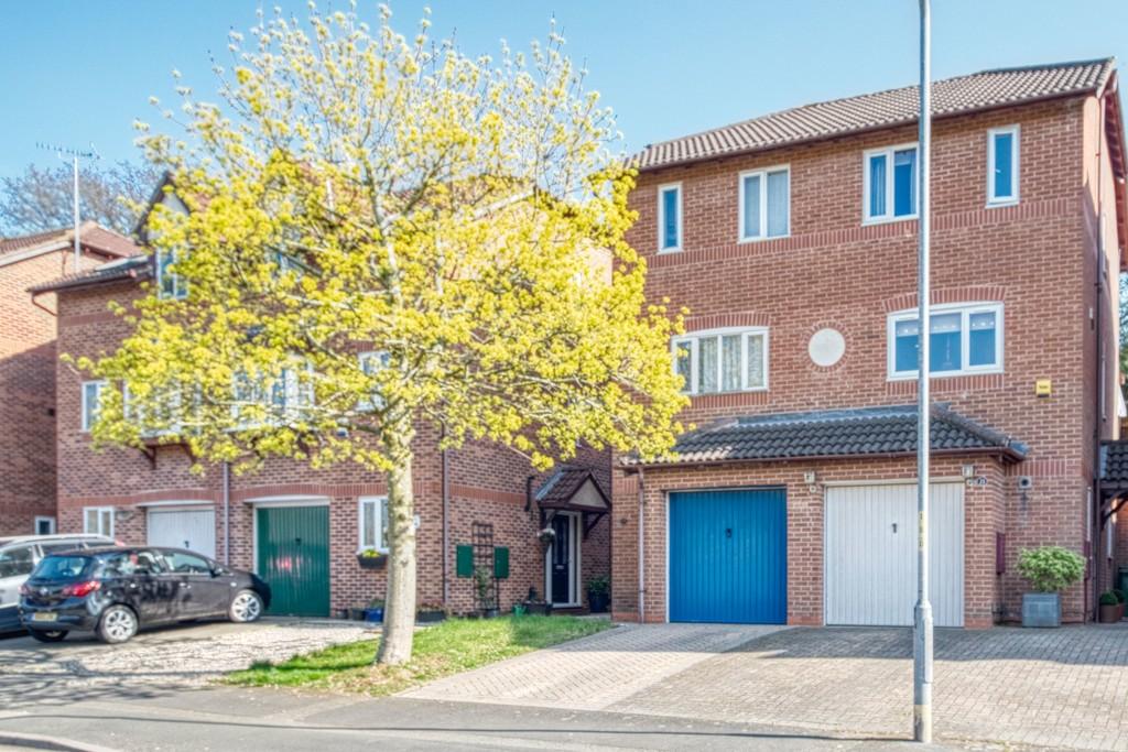 Millrace Road, Riverside, Redditch, B98 8HX 3 bed townhouse £169,950