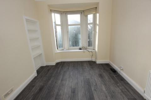 2 bedroom flat to rent, Holmlea Road, Cathcart G44