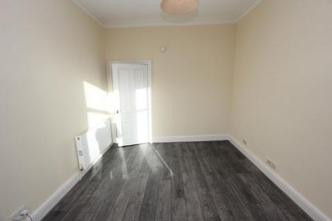 2 bedroom flat to rent, Holmlea Road, Cathcart G44