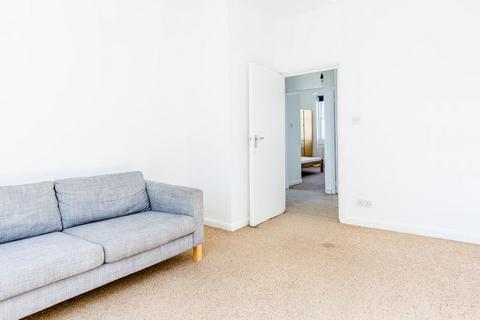 2 bedroom flat to rent, W2