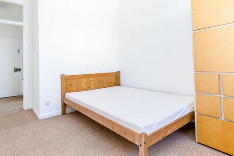 2 bedroom flat to rent, W2