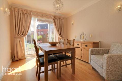 5 bedroom terraced house to rent, Ayrton Close, Grange Farm