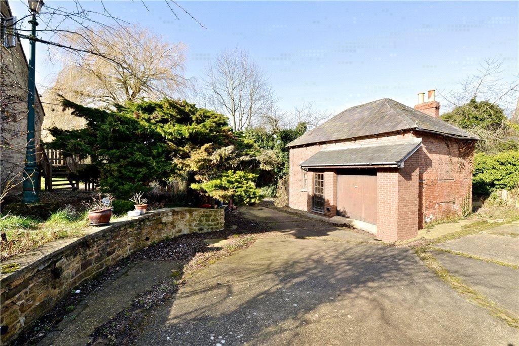 High Street, Brixworth, Northamptonshire, NN6 3 bed bungalow £550,000