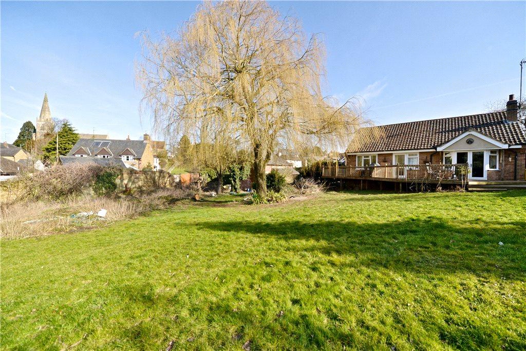 High Street, Brixworth, Northamptonshire, NN6 3 bed bungalow £550,000