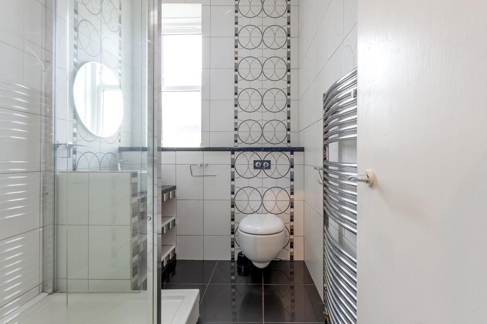 19674 40 Shower B 0101