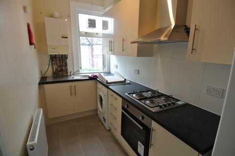 2 bedroom flat to rent, Litchfield Gardens, Willesden NW10