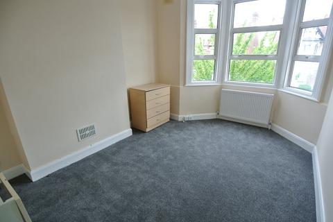 2 bedroom flat to rent, Litchfield Gardens, Willesden NW10