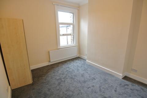 2 bedroom flat to rent, Litchfield Gardens, Willesden NW10