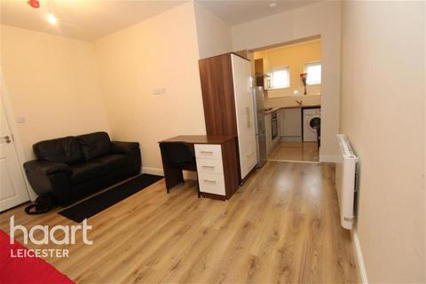 Flat to rent, Montague Road off Queens Road