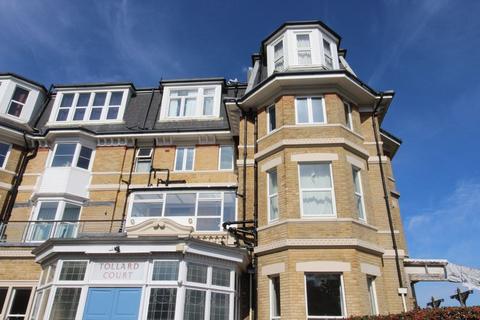 2 bedroom apartment to rent, Stunning Flat with Sea Views – £1,300 PCM (Includes Water & Heating)