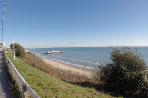 2 bedroom apartment to rent, Stunning Flat with Sea Views – £1,300 PCM (Includes Water & Heating)