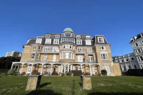 2 bedroom apartment to rent, Stunning Flat with Sea Views – £1,300 PCM (Includes Water & Heating)