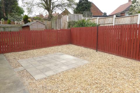 3 bedroom semi-detached house to rent, Broadlea Oval, Leeds