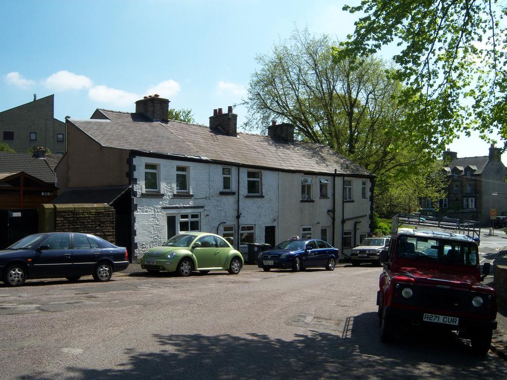 Fairfield Road, Buxton SK17 2 bed terraced house to rent £625 pcm (£