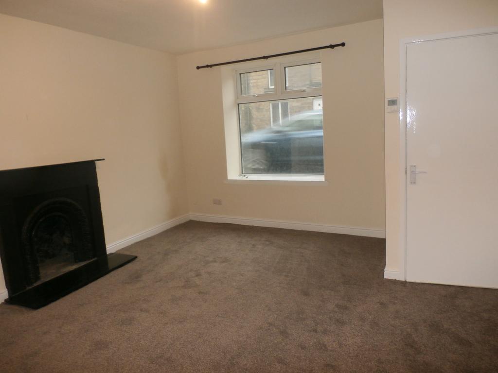 Fairfield Road, Buxton SK17 2 bed terraced house to rent £625 pcm (£