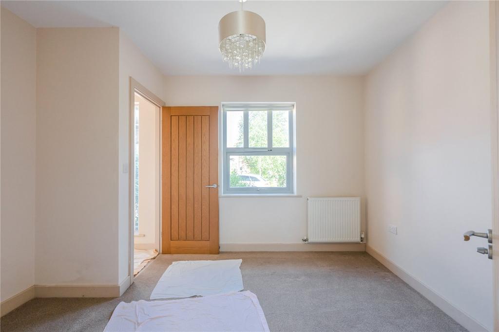 Bedroom 1 (2)