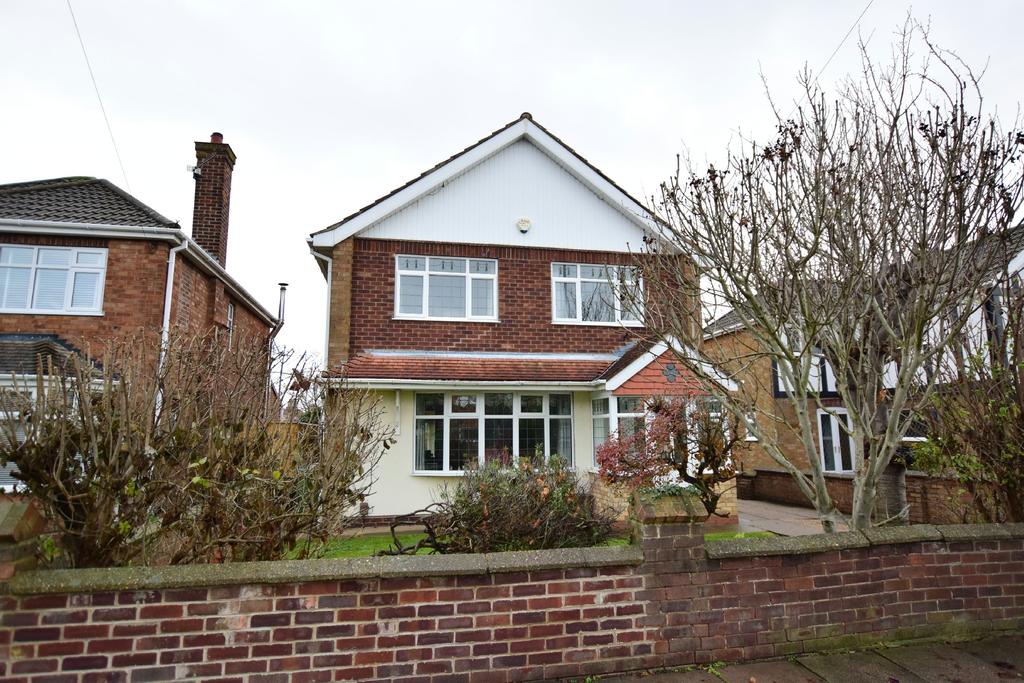 Hardys Road, Cleethorpes, DN35 3 bed detached house £285,000