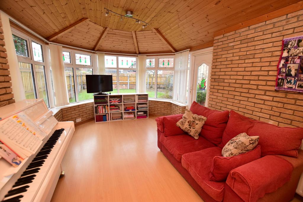 Hardys Road, Cleethorpes, DN35 3 bed detached house £285,000