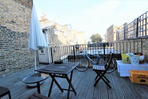 Studio to rent - Seven Sisters Road, Finsbury Park N4