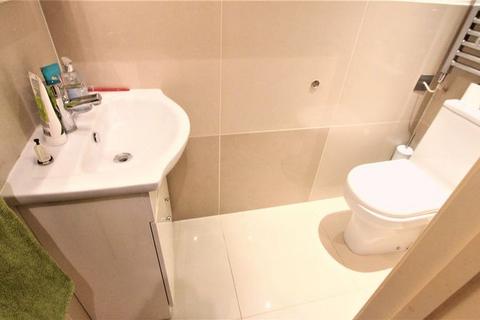 Studio to rent, Seven Sisters Road, Finsbury Park N4