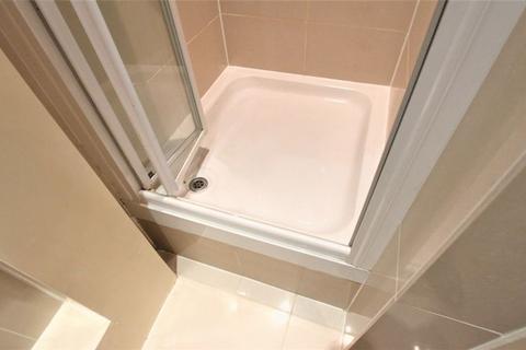 Studio to rent, Seven Sisters Road, Finsbury Park N4