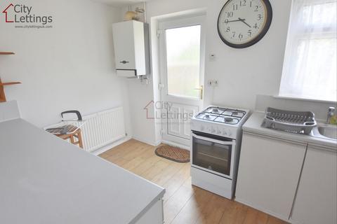 2 bedroom end of terrace house to rent, Lenton Nottingham NG7