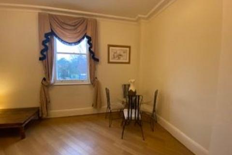 2 bedroom apartment to rent, Buckingham Lodge