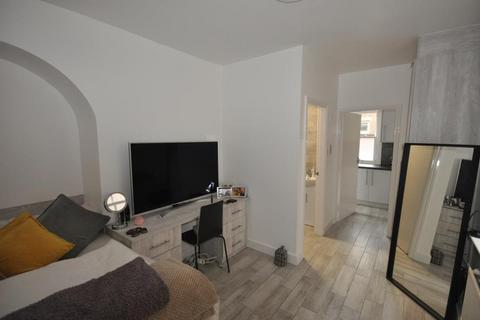 1 bedroom flat to rent, Blenheim Terrace, University, Leeds LS2 9HD