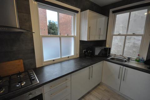 1 bedroom flat to rent, Blenheim Terrace, University, Leeds LS2 9HD