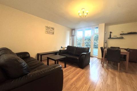 2 bedroom apartment to rent, Felixstowe Court, London