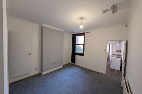 2 bedroom house to rent, Tiverton Road, Selly Oak, Birmingham