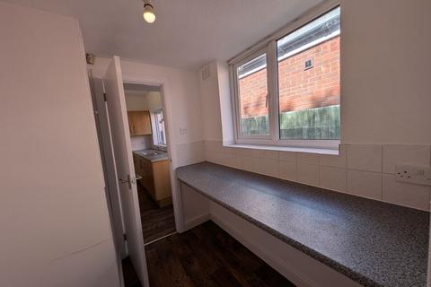 2 bedroom house to rent, Tiverton Road, Selly Oak, Birmingham
