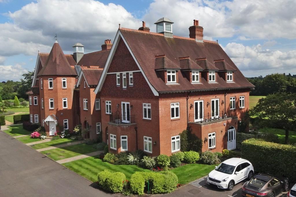 Eyhurst Park, Kingswood 2 bed penthouse £1,100,000