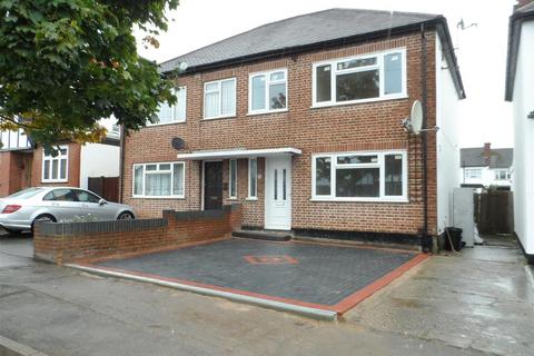 3 bedroom semi-detached house to rent, Beechwood Avenue, Ruislip