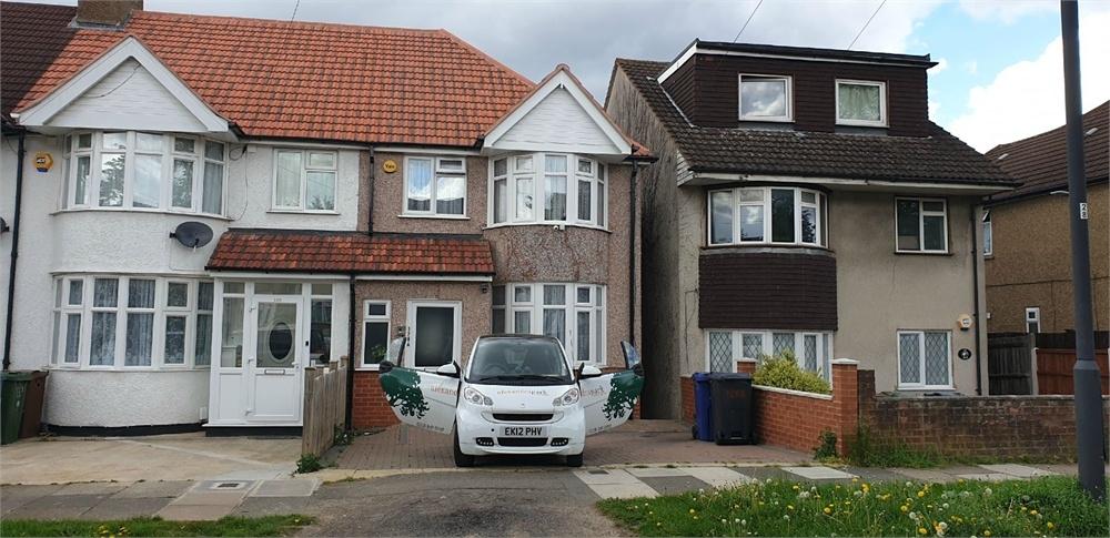 Three Bed End Of Terrace House Off Alexandra Aven