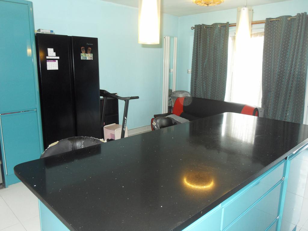 Kitchen / breakfast bar