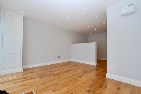 Studio to rent, Barnsbury Lane, Surbiton KT5