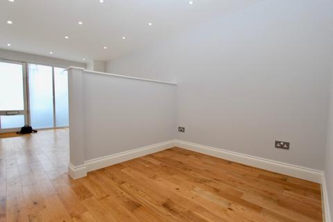 Studio to rent, Barnsbury Lane, Surbiton KT5