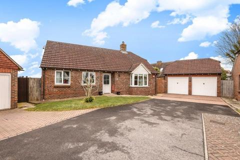 3 bedroom detached bungalow to rent, Abbotts Close, Boxgrove, Chichester, PO18