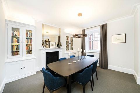 2 bedroom flat to rent, Cadogan Square, Knightsbridge, London