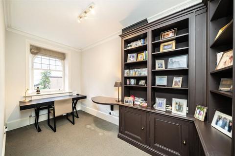2 bedroom flat to rent, Cadogan Square, Knightsbridge, London