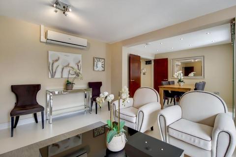 3 bedroom apartment to rent, St John's Wood Park, St John's Wood, NW8